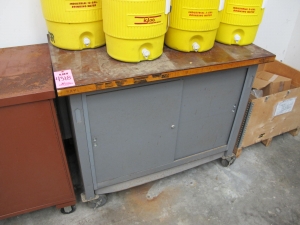 HEAVY DUTY INDUSTRIAL SLIDING DOOR & WORK BENCH (G-30) LOADING & HANDLING FEE $50-4318