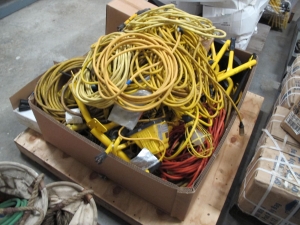 LOT MISC LIGHTS & EXTENSION CORDS (G-30) LOADING & HANDLING FEE $25-4357