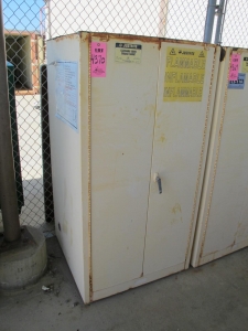 JUSTRITE 2-DOOR FLAMMABLE LIQUID SAFETY STORAGE CABINET (G-30) LOADING & HANDLING FEE $50-4370