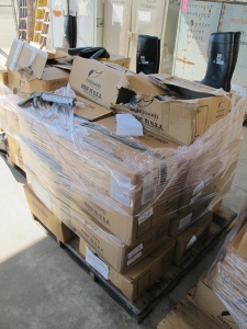 LOT RUBBER BOOTS (G-30) LOADING & HANDLING FEE $25-4386