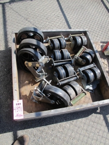 LOT HEAVY DUTY CASTERS (G-30) LOADING & HANDLING FEE $25-4391