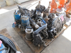 LOT DOUBLE DIAPHRAGM PUMPS & SUMP PUMPS (G-30) LOADING & HANDLING FEE $25-4395
